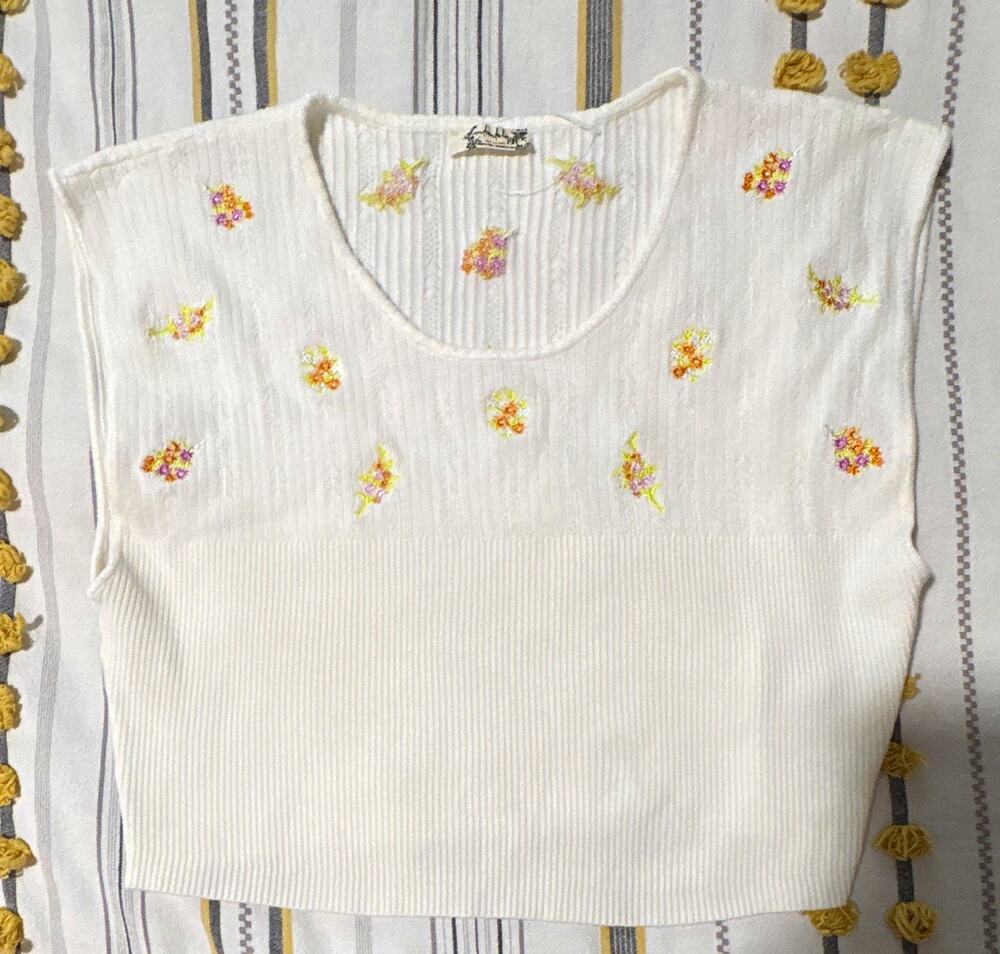 Kimchi Blue White Ribbed Knit Cropped Floral Embroidered Scoop Neck Tank M